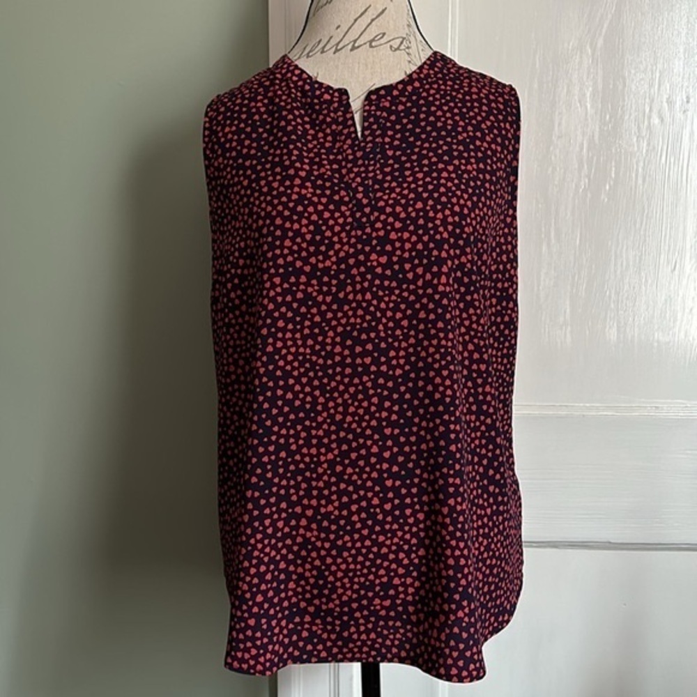 DALIA Sleeveless Navy/Red Heart Print Sleeveless Split Neck Tunic Blouse